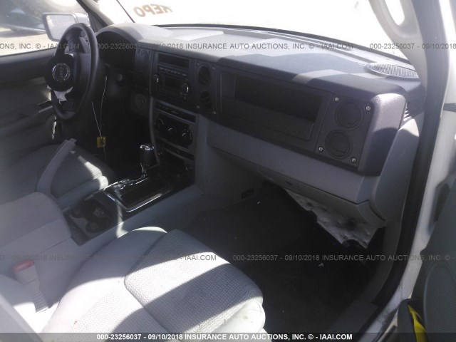 1J8HH48K76C214900 - 2006 JEEP COMMANDER WHITE photo 5