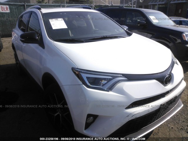 JTMJFREV1GJ061891 - 2016 TOYOTA RAV4 SE WHITE photo 1