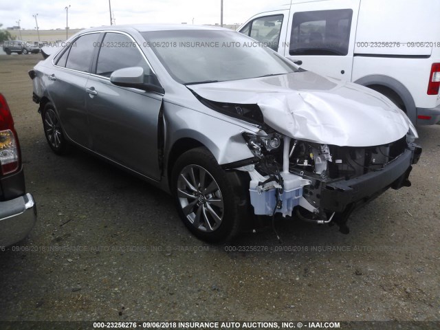 4T1BF1FK4HU777576 - 2017 TOYOTA CAMRY LE/XLE/SE/XSE SILVER photo 1