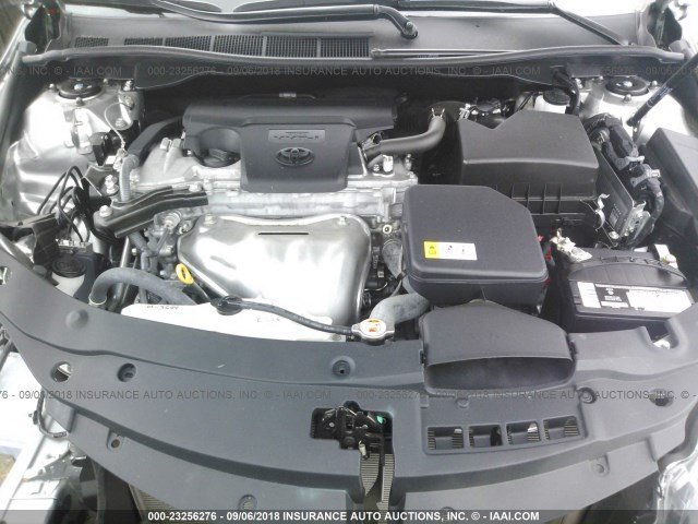 4T1BF1FK4HU777576 - 2017 TOYOTA CAMRY LE/XLE/SE/XSE SILVER photo 10