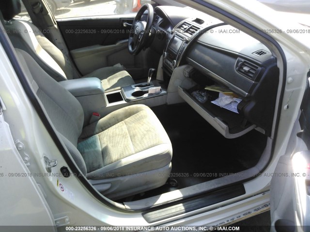 4T1BD1FK4DU086340 - 2013 TOYOTA CAMRY HYBRID/LE/XLE 白色 照片 5