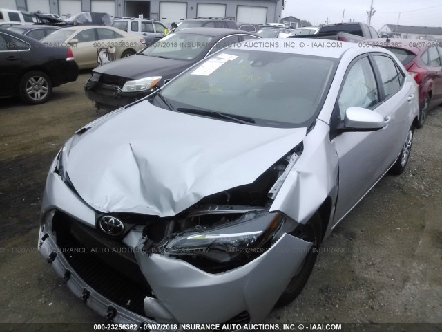 5YFBURHE6HP645321 - 2017 TOYOTA COROLLA L/LE/XLE/SE/XSE SILVER photo 2