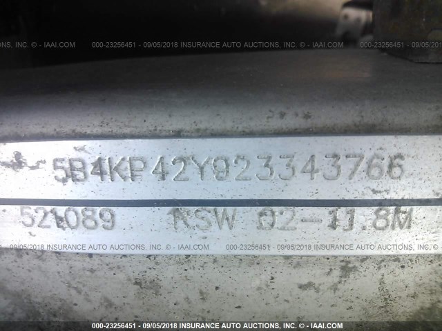 5B4KP42Y923343766 - 2002 WORKHORSE CUSTOM CHASSIS FORWARD CONTROL C P4500 WHITE photo 10