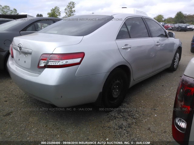 4T1BF3EK4AU070285 - 2010 TOYOTA CAMRY SE/LE/XLE SILVER photo 4