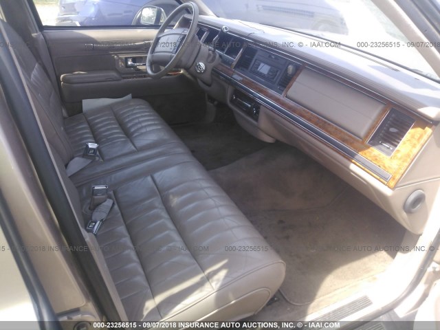 1LNLM81W4PY668331 - 1993 LINCOLN TOWN CAR EXECUTIVE GOLD photo 5