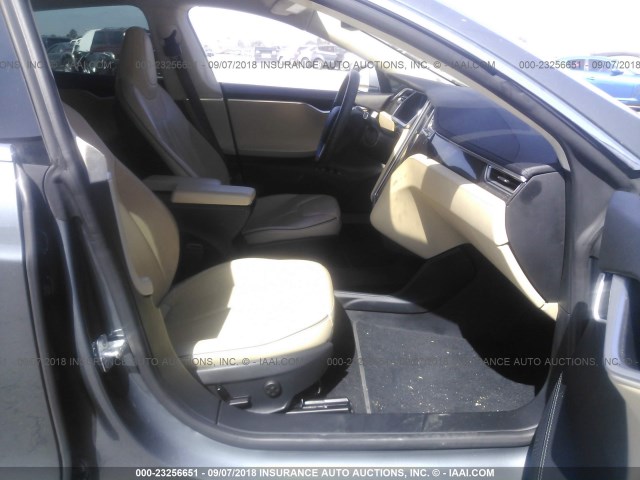 5YJSA1CNXDFP21324 - 2013 TESLA MODEL S GRAY photo 5