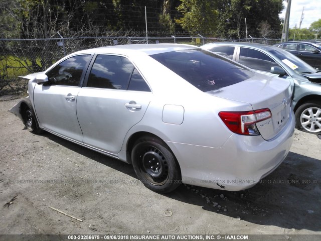 4T1BF1FK5CU005841 - 2012 TOYOTA CAMRY SE/LE/XLE SILVER photo 3