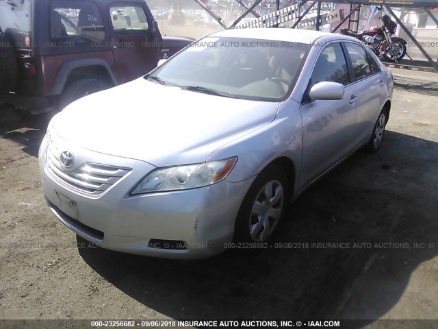 JTNBE46K273073028 - 2007 TOYOTA CAMRY NEW GENERAT CE/LE/XLE/SE SILVER photo 2
