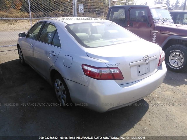 JTNBE46K273073028 - 2007 TOYOTA CAMRY NEW GENERAT CE/LE/XLE/SE SILVER photo 3