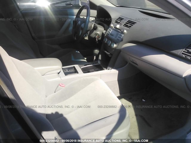 JTNBE46K273073028 - 2007 TOYOTA CAMRY NEW GENERAT CE/LE/XLE/SE SILVER photo 5