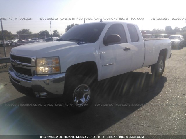 1GCHC29K47E586290 - 2007 CHEVROLET SILVERADO C2500 HEAVY DUTY WHITE photo 2