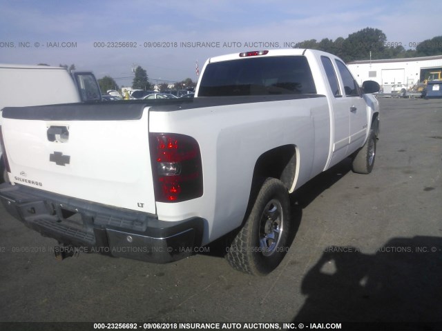 1GCHC29K47E586290 - 2007 CHEVROLET SILVERADO C2500 HEAVY DUTY WHITE photo 4