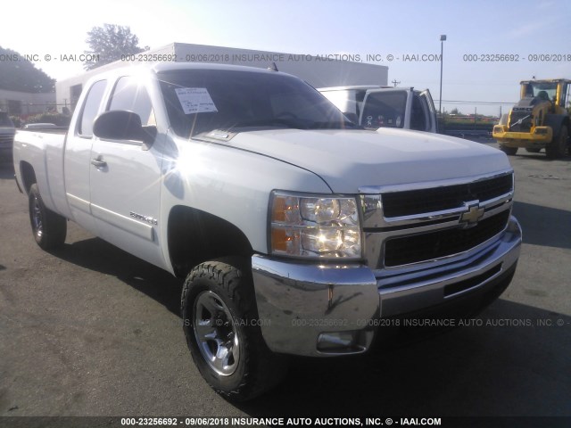 1GCHC29K47E586290 - 2007 CHEVROLET SILVERADO C2500 HEAVY DUTY WHITE photo 6