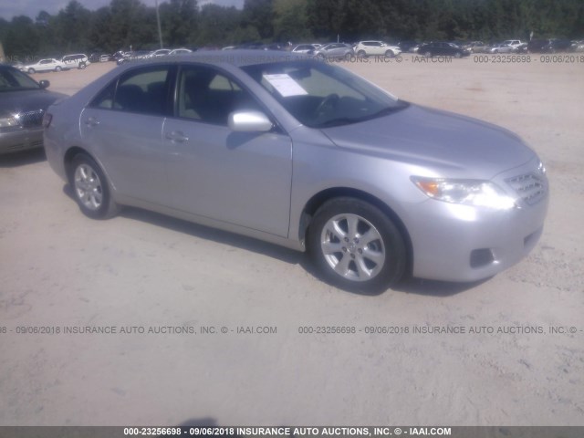 4T1BF3EK1BU152525 - 2011 TOYOTA CAMRY SE/LE/XLE SILVER photo 1