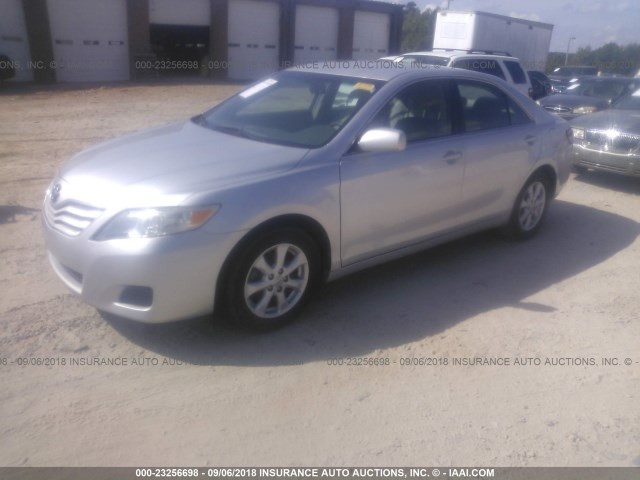 4T1BF3EK1BU152525 - 2011 TOYOTA CAMRY SE/LE/XLE 银色 照片 2