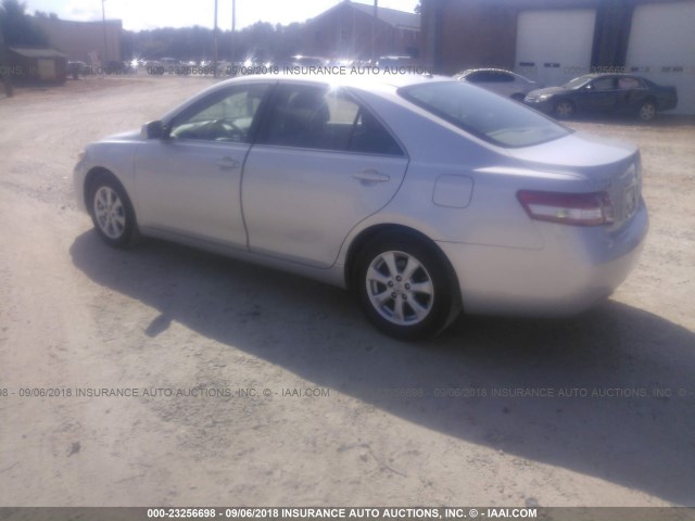 4T1BF3EK1BU152525 - 2011 TOYOTA CAMRY SE/LE/XLE SILVER photo 3