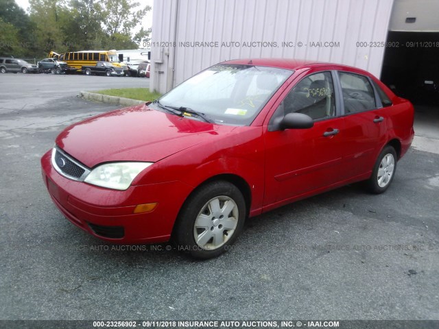 1FAFP34N06W251920 - 2006 FORD FOCUS ZX4 RED photo 2