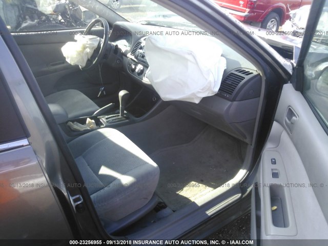 JTDBE32K220007965 - 2002 TOYOTA CAMRY LE/XLE/SE Boz foto 5