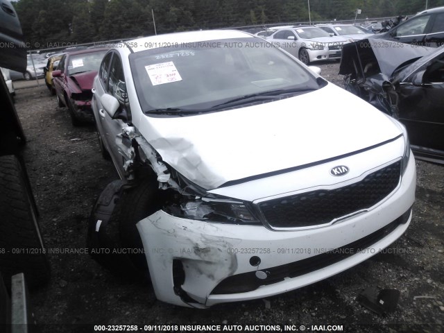 3KPFL4A72JE194186 - 2018 KIA FORTE LX/S WHITE photo 6