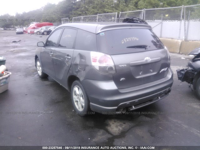 2T1KR32E95C382938 - 2005 TOYOTA COROLLA MATRIX XR GRAY photo 3