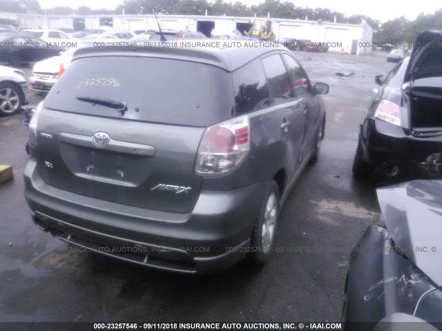 2T1KR32E95C382938 - 2005 TOYOTA COROLLA MATRIX XR GRAY photo 4