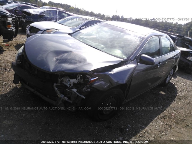 4T1BF1FK2DU682914 - 2013 TOYOTA CAMRY L/SE/LE/XLE Boz foto 2