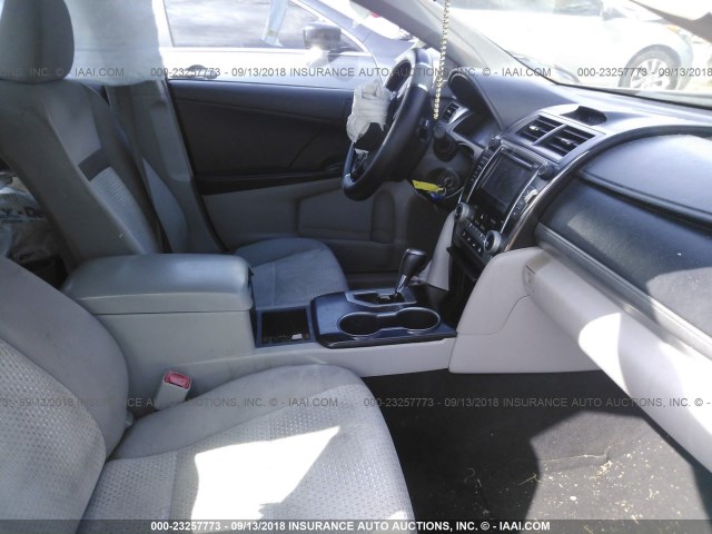 4T1BF1FK2DU682914 - 2013 TOYOTA CAMRY L/SE/LE/XLE Boz foto 5
