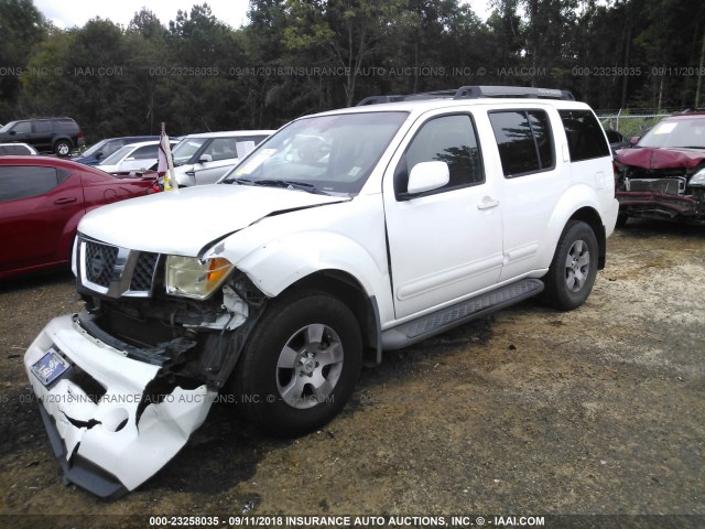 5N1AR18U97C606070 - 2007 NISSAN PATHFINDER LE/SE/XE WHITE photo 2