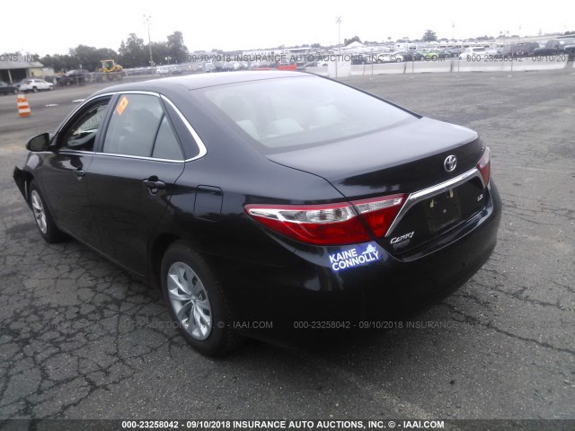 4T1BF1FK9HU806909 - 2017 TOYOTA CAMRY LE/XLE/SE/XSE 蓝色 照片 3