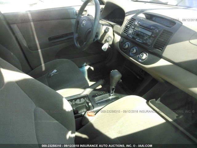JTDBE32K663041105 - 2006 TOYOTA CAMRY LE/XLE GOLD photo 5