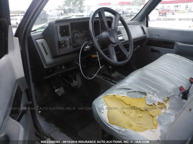 1GTFK24H8KE514653 - 1989 GMC SIERRA K2500 BLACK photo 5