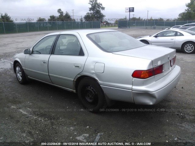 4T1BG22K2YU679414 - 2000 TOYOTA CAMRY CE/LE/XLE 银色 照片 3