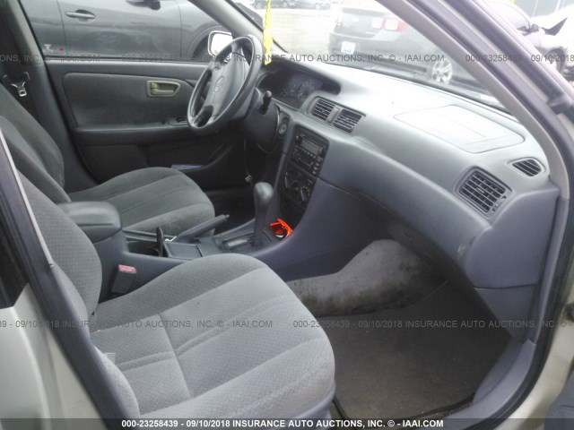 4T1BG22K2YU679414 - 2000 TOYOTA CAMRY CE/LE/XLE 银色 照片 5