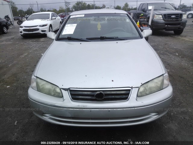 4T1BG22K2YU679414 - 2000 TOYOTA CAMRY CE/LE/XLE 银色 照片 6