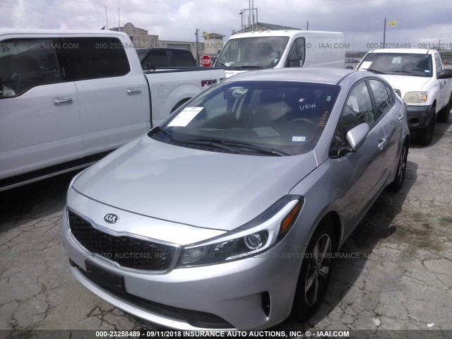 3KPFL4A78JE206938 - 2018 KIA FORTE LX/S GRAY photo 2