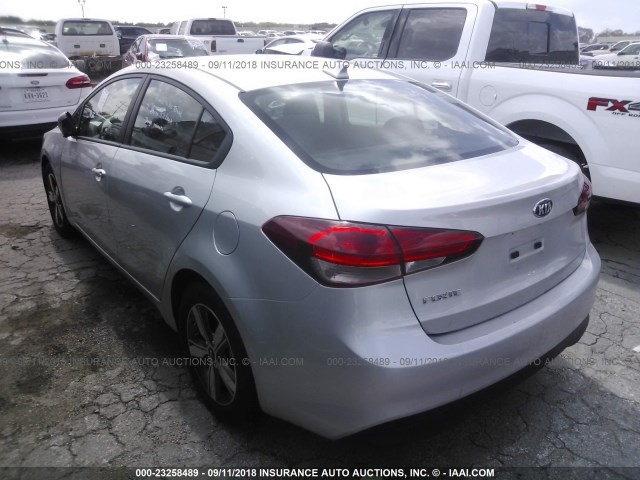 3KPFL4A78JE206938 - 2018 KIA FORTE LX/S GRAY photo 3