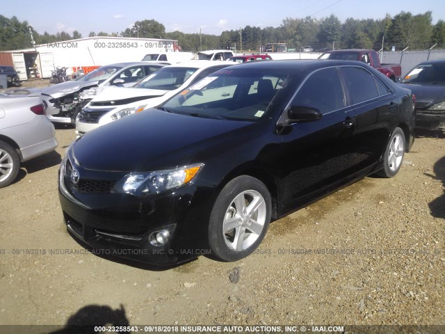 4T1BF1FK2DU233958 - 2013 TOYOTA CAMRY L/SE/LE/XLE Qara foto 2