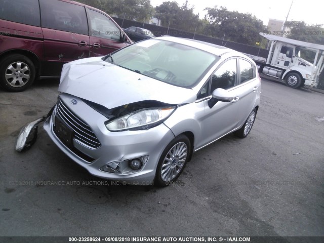 3FADP4FJ0EM131928 - 2014 FORD FIESTA TITANIUM SILVER photo 2