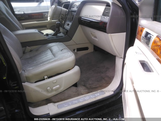 5LMFU28R34LJ01401 - 2004 LINCOLN NAVIGATOR Siyah fotoğraf 5
