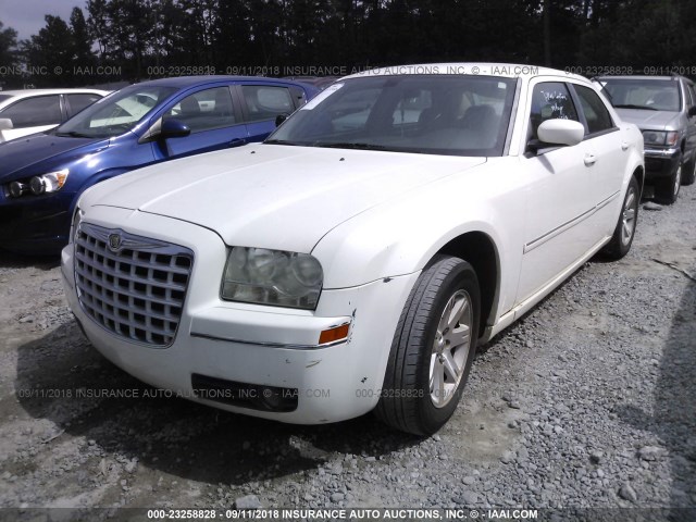 2C3KA53G56H496286 - 2006 CHRYSLER 300 TOURING WHITE photo 2