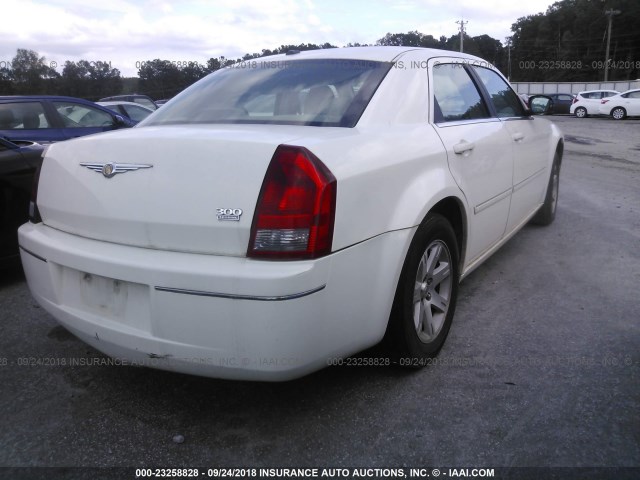 2C3KA53G56H496286 - 2006 CHRYSLER 300 TOURING WHITE photo 4