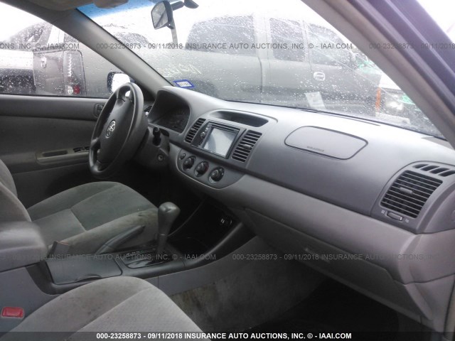 4T1BE32K94U339716 - 2004 TOYOTA CAMRY LE/XLE/SE BLUE photo 5