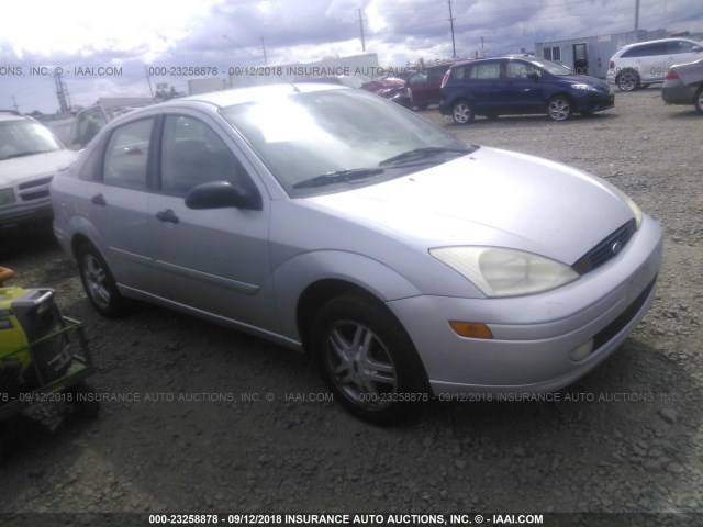 1FAFP3438YW160458 - 2000 FORD FOCUS SE/SE SPORT SILVER photo 1