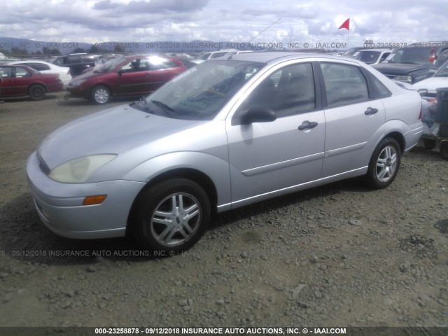 1FAFP3438YW160458 - 2000 FORD FOCUS SE/SE SPORT SILVER photo 2