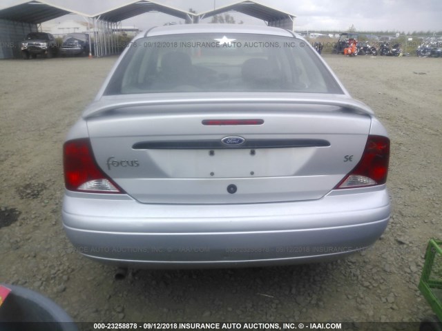 1FAFP3438YW160458 - 2000 FORD FOCUS SE/SE SPORT SILVER photo 6