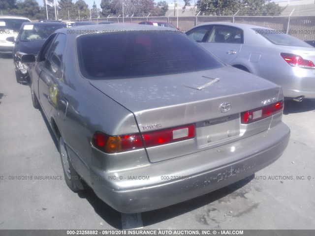 JT2BG22K0W0259135 - 1998 TOYOTA CAMRY CE/LE/XLE 金色 照片 3