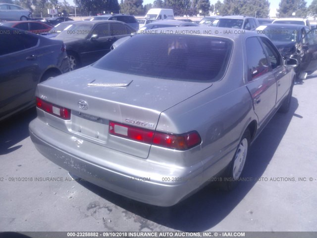 JT2BG22K0W0259135 - 1998 TOYOTA CAMRY CE/LE/XLE 金色 照片 4
