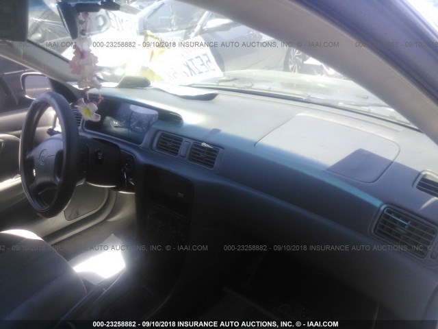 JT2BG22K0W0259135 - 1998 TOYOTA CAMRY CE/LE/XLE 金色 照片 5