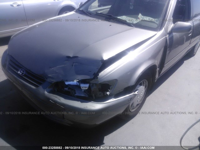 JT2BG22K0W0259135 - 1998 TOYOTA CAMRY CE/LE/XLE 金色 照片 6