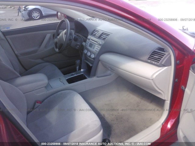 4T1BF3EK0BU715693 - 2011 TOYOTA CAMRY SE/LE/XLE RED photo 5